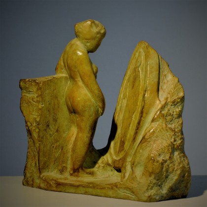 Femme au miroir bronze de mara dominioni