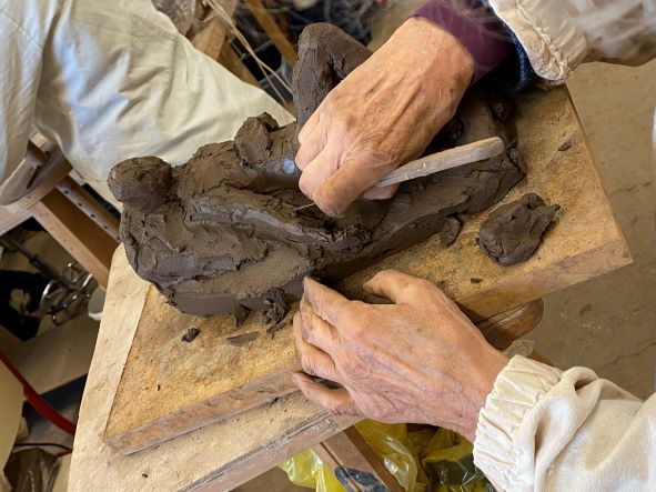 Modelage d'un corps en argile stage Mara Dominioni