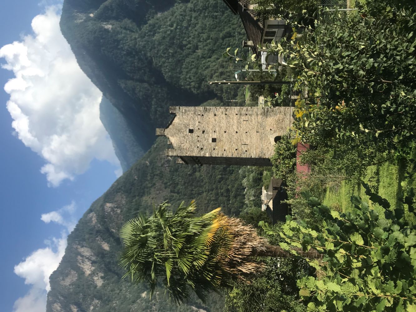 la « Torre Fiorenzana » à Grono dans le sud-est de la Suisse près de Bellinzona dans la province de Lugano.